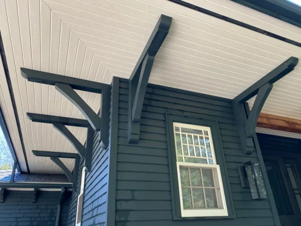 Clean house siding after exterior cleaning in Ontario