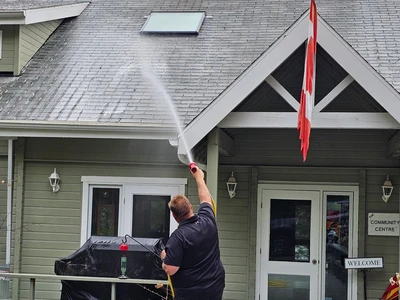Professional roof cleaning service in Ontario